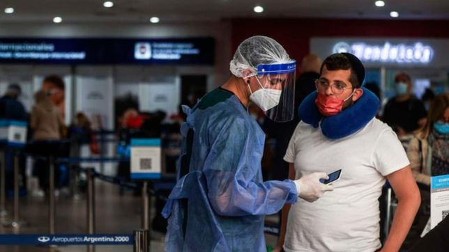 por el brote de covid rigen nuevos requisitos para el ingreso de personas al pais