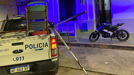 robo una hamaca de una plazoleta de la plata y lo atraparon llevandosela a pie camino a su casa