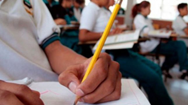 la provincia liquidara el bono de los docentes privados, pero las cuotas tambien aumentan