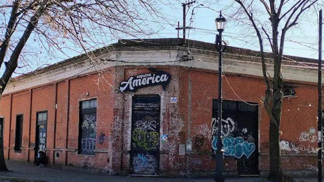 ladrones armados robaron el reconocido centro cultural esquina america