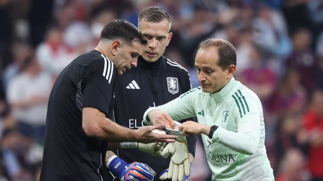 se confirmo la lesion de dibu martinez: ¿cuanto estara sin jugar y que hara scaloni?