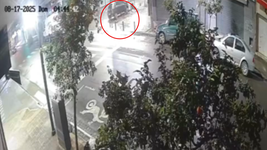 se conocio el video del automovilista que perdio el control y derribo un semaforo en pleno centro se conocio el video del automovilista que perdio el control y derribo un semaforo en pleno centro