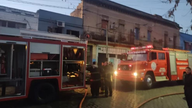 incendio y rescate en una casa de la historica calle nueva york de berisso