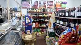 golpearon a la empleada de un almacen de la plata para llevarse dos botellas de champagne golpearon a la empleada de un almacen de la plata para llevarse dos botellas de champagne