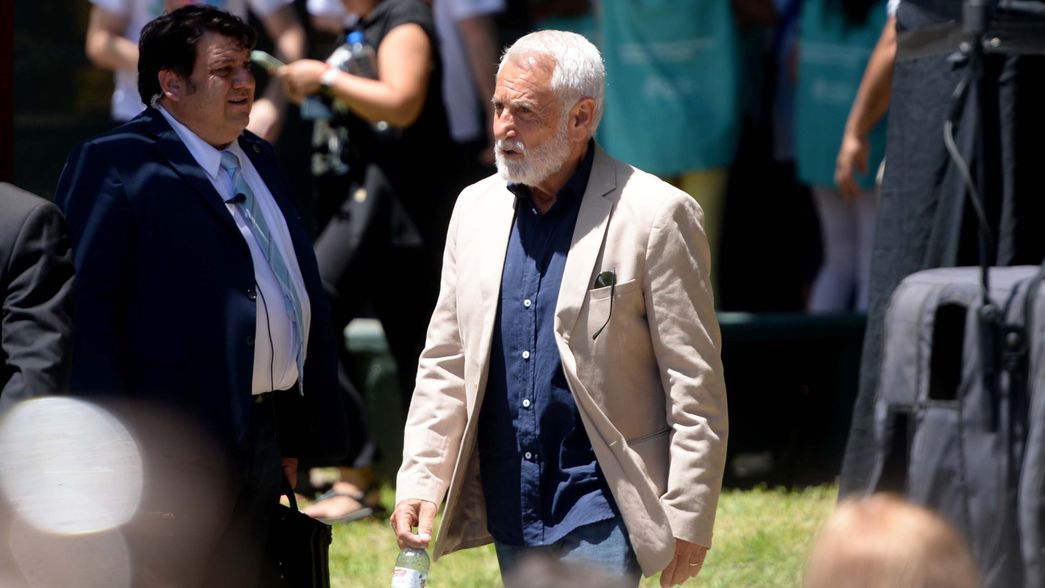 La dura respuesta del Gobierno al marido de Tolosa Paz: Golpista de reposera