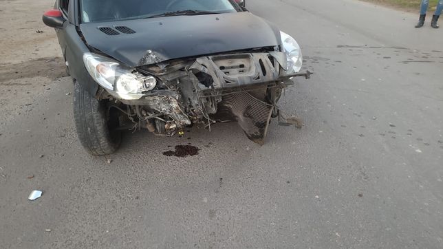 un conductor borracho choco contra dos arboles y resulto ileso de milagro