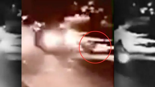 video: el momento en el que el auto de piparo arrastra la moto con la que choco