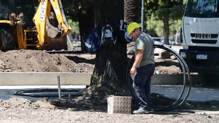 Otra plaza de La Plata comienza a ser restaurada con nuevos juegos, senderos y luminarias