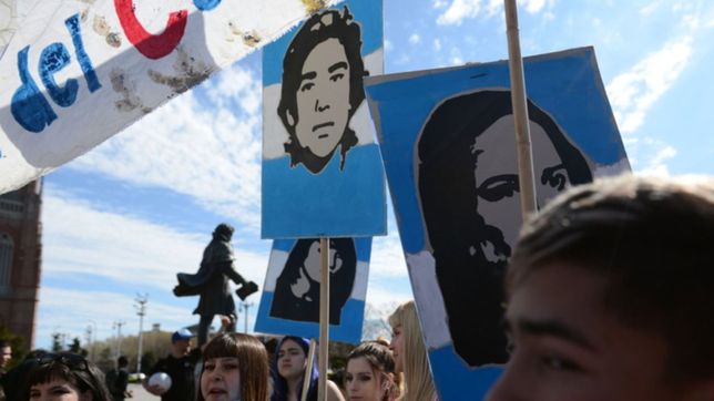 todas las fotos de la marcha por la noche de los lapices en la plata