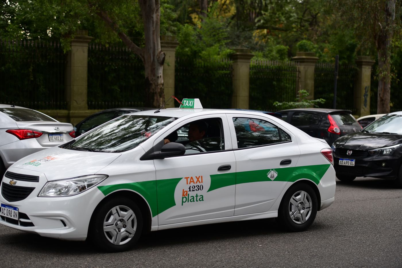 Los taxistas de La Plata piden una asistencia económica de $100.000 mensuales por parte de la Comuna, por un plazo de un año.