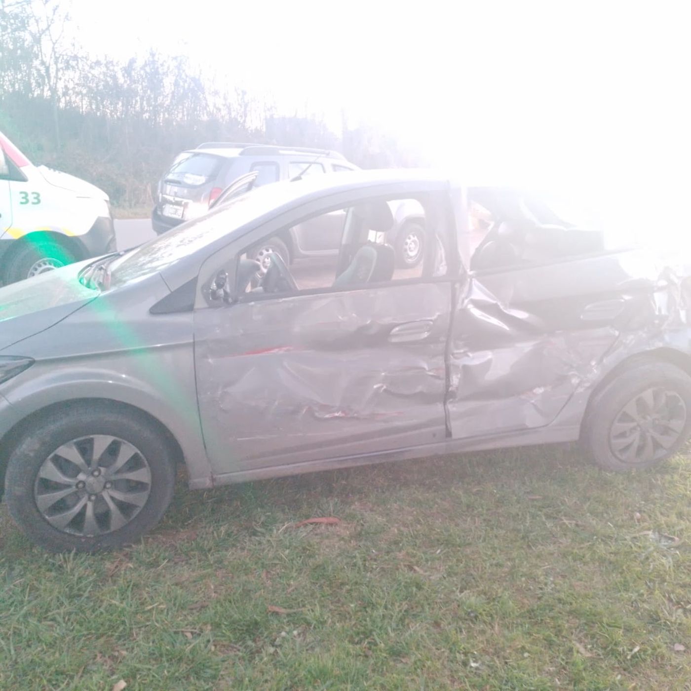 El auto en el que viajaba la mujer que resultó herida El auto en el que viajaba la mujer que resultó herida
