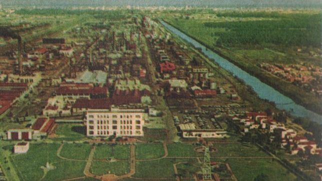 las increibles fotos de la refineria de ypf en la plata en el centenario de su historia