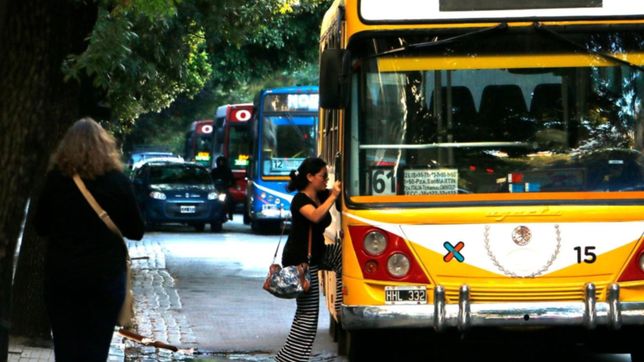 otro golpe al bolsillo de los platenses: este viernes vuelve a aumentar el transporte