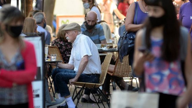 clases, micros y actividades prohibidas: las claves del decreto que extiende el dispo