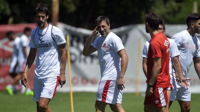 a la espera de refuerzos, el pincha volvio a entrenar en city bell
