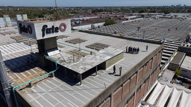 el gobierno reune a los representantes de fate y los trabajadores para intentar destrabar el conflicto