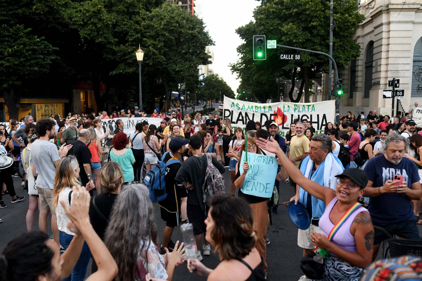 cacerolazo en 7 y 50 no al dnu -0017.JPG