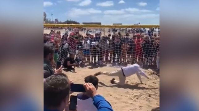 video: alberto fernandez jugo al futbol playa en mar de ajo y se tiro a atajar un penal