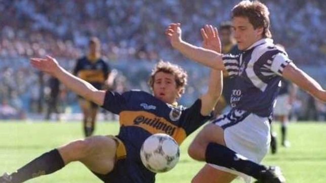 gimnasia confirmo la llegada de hummel y la marca volvera a vestir al club tras 23 anos