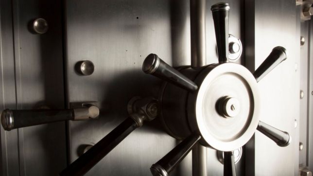 de noche, en soledad y sin dejar rastro: asi saquearon cuatro cajas fuertes en la plata