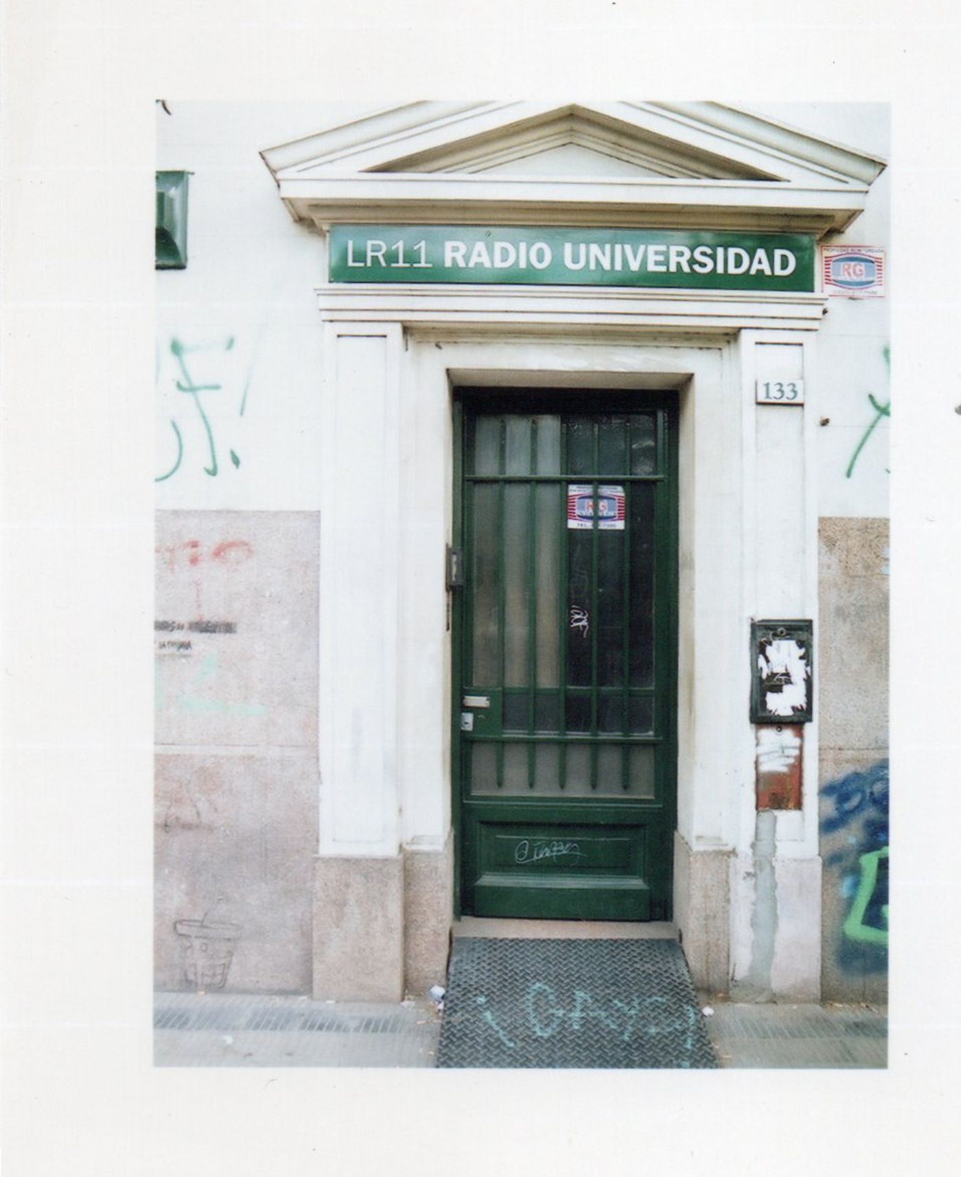 Plaza Rocha 136, segundo piso ascensor, el domicilio histórico se la señal universitaria. PH: Ariel Valeri. 