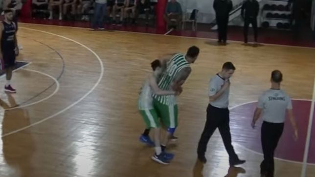 golpes, corridas y suspension: asi fue la agresion a un arbitro de basquet en la plata