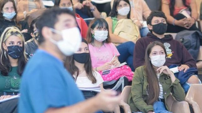 una joven hipoacusica asegura que tuvo que abandonar la unlp por no tener un interprete