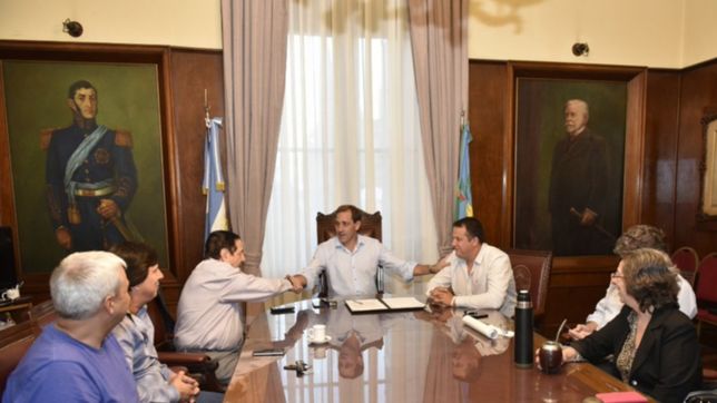 antes de viajar a italia, garro cerro el aumento a los municipales