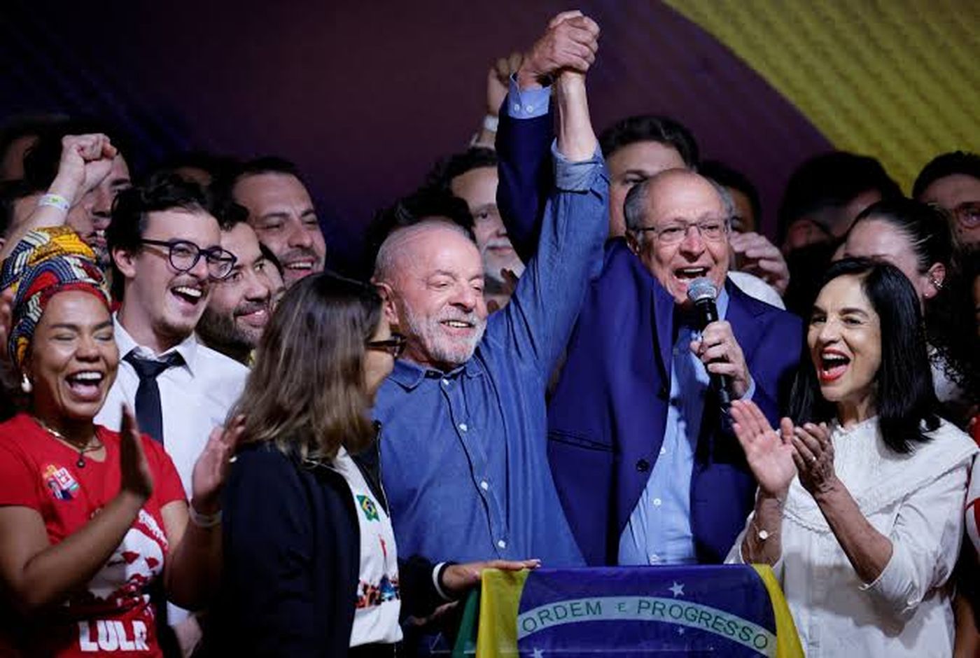 Lula en su primera aparici&oacute;n tras el triunfo electoral del domingo pasado