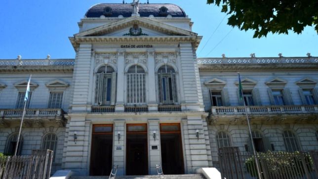 piden resolucion por una denuncia a un juez de la plata por amenazas y maltrato laboral