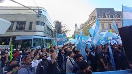 la uocra realizo una premarcha en la plata por el financiamiento universitario