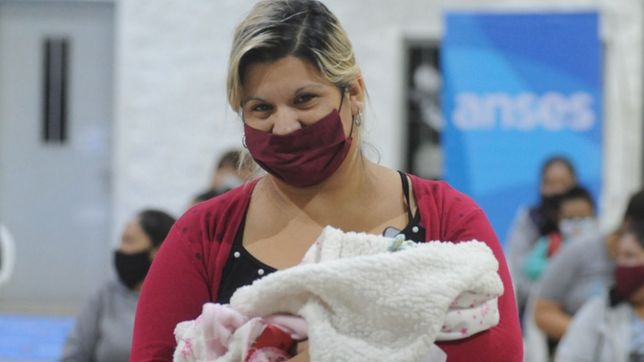 anses anuncio un plus de 7.000 pesos para beneficiarios de la auh: ¿cuando se cobra?