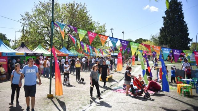 una multitud aprovecho los servicios del barrio por barrio en los hornos