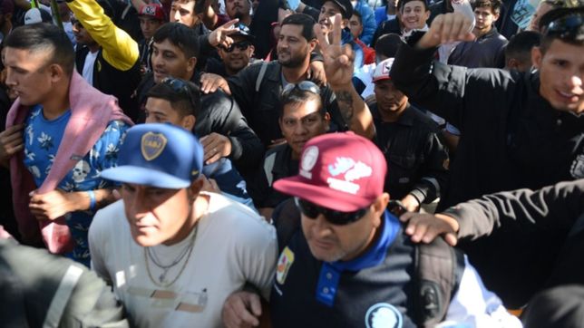 tension y toma por la interna de uocra y la amenaza de 400 despidos en la plata