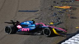 el piloto que compite con colapinto choco en las practicas de japon y destrozo su auto