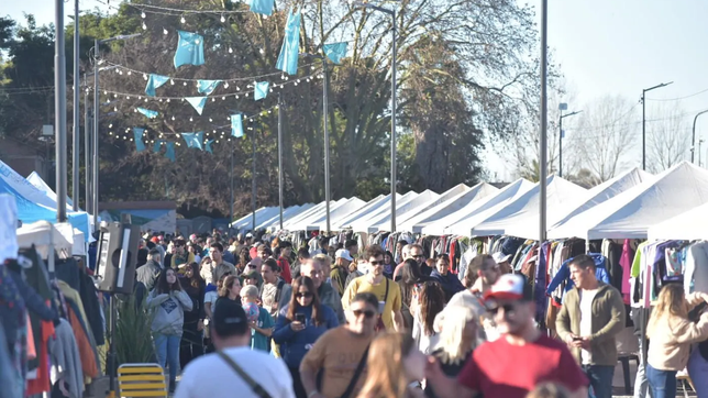 el paseo de compras de meridiano v abrira todo el fin de semana largo por los carnavales en la plata
