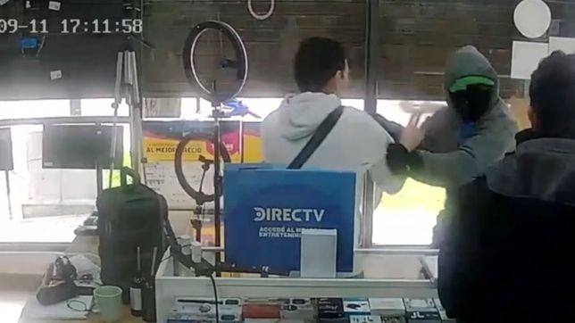 video: forcejearon con motochorros en la plata, les sacaron el arma y los pusieron en fuga