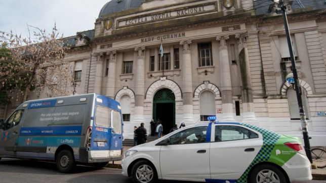 en medio de la ola de amenazas, alumnos del normal 1 salen a exigir mejoras edilicias