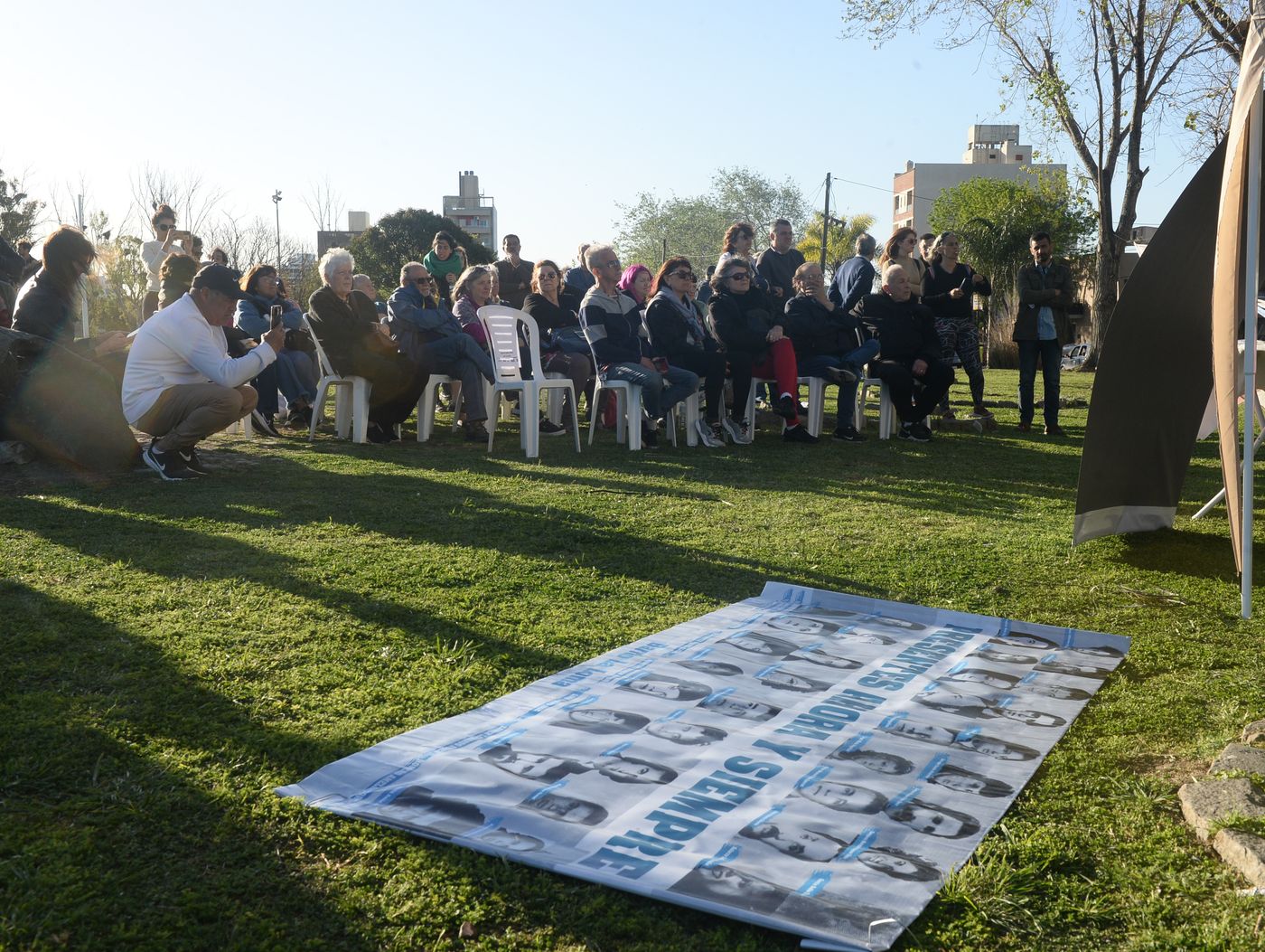 Una gran cantidad de vecinos y organizaciones de derechos humanos dijeron presente en el acto.