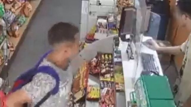 video: asi fue el robo que cometio el joven que fue a averiguar por la vacuna