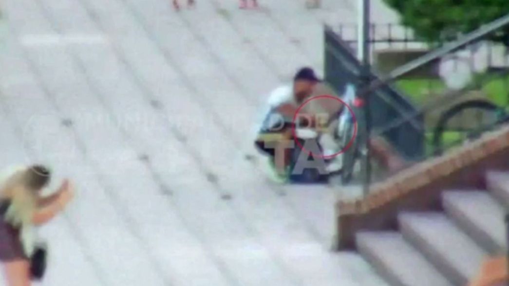 VIDEO: Robó una bicicleta en la puerta de la Catedral de La Plata, lo filmaron y terminó detenido