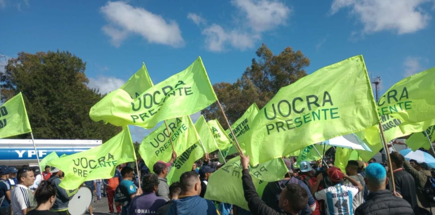 Marcha Polo Petroquímico Agrupación Blanca y Azul