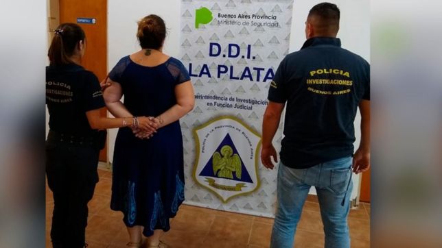 una docente platense atropello con su auto a un padre que la amenazo por whatsapp