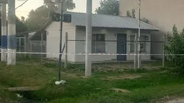 encontraron a un jubilado muerto en su casa, con sangre en el rostro e investigan que le paso