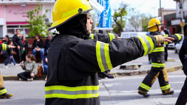 emotivas celebraciones por el centenario de los bomberos voluntarios de berisso