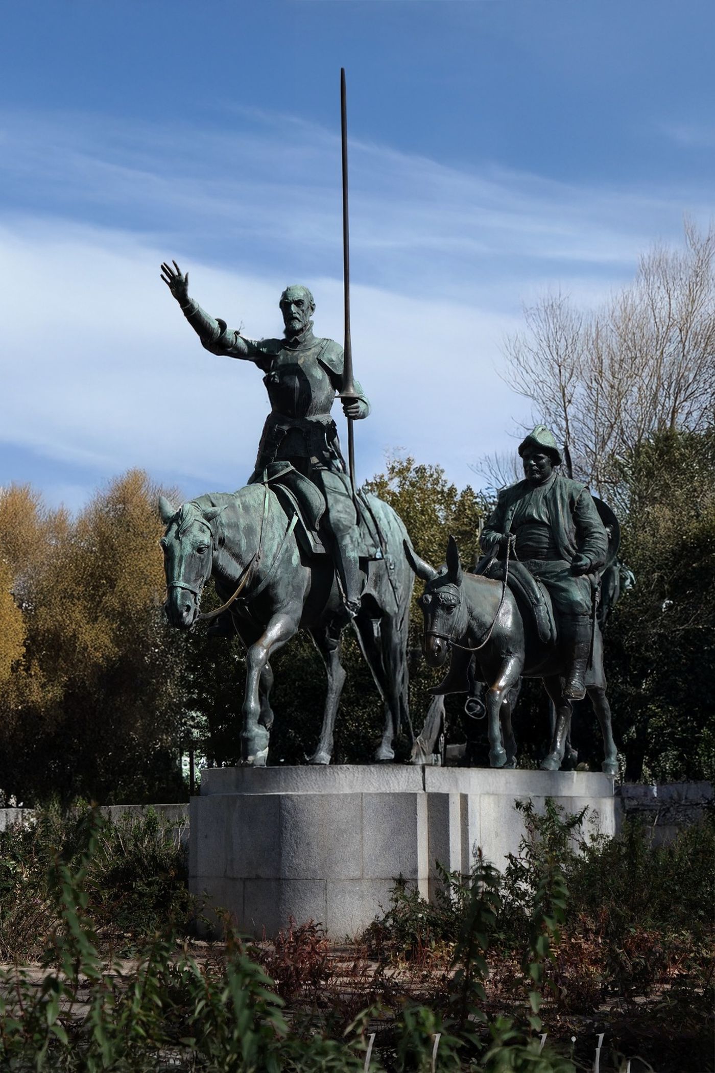 La renovación incluirá una réplica del monumento madrileño a Don Quijote y Sancho Panza La renovación incluirá una réplica del monumento madrileño a Don Quijote y Sancho Panza