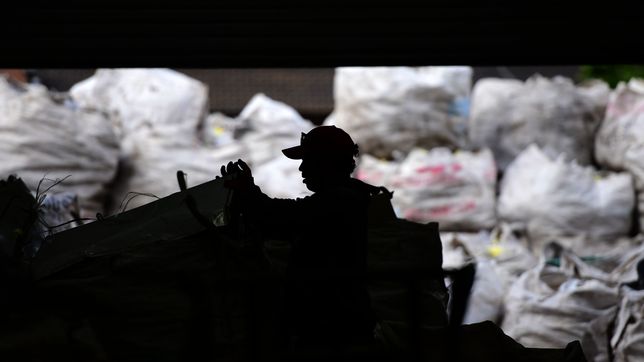 con 200 trabajadores y un sistema unico: ¿que es y como trabaja recicladores unidos?