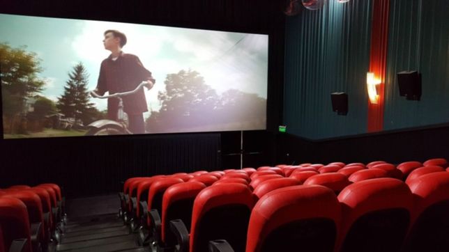 conmocion en un cine de la plata: una abuela de 81 anos murio en una de las salas