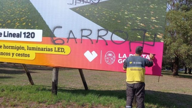 campana violenta en las calles de la plata: aparecieron pintadas con cruces esvasticas