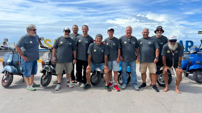 vespistas de la plata recorrieron la costa en caravana y vivieron un encuentro nacional lleno de actividades